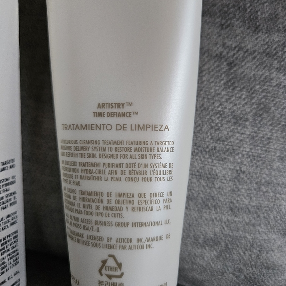 NIB ARTISTRY Time Defiance Cleansing Treatment - Picture 4 of 5